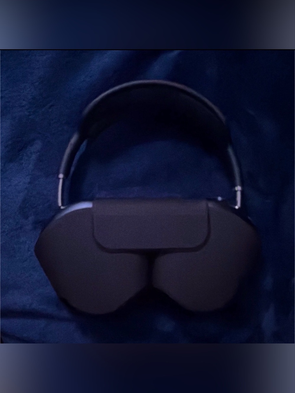 Apple Over-Ear Headphones in Black
